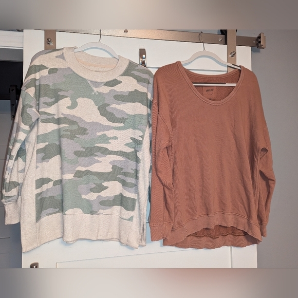 aerie Tops - Aerie crewneck sweater bundle. Women's XS crewneck tops. Camo and brown tops.